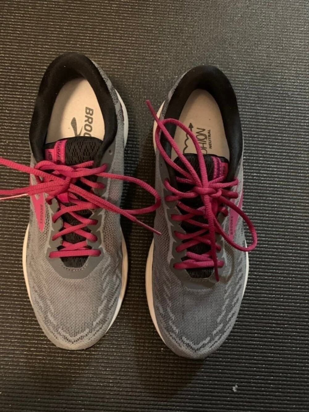 Womens's Brooks Ravenna 10 Running Sneakers Size 8